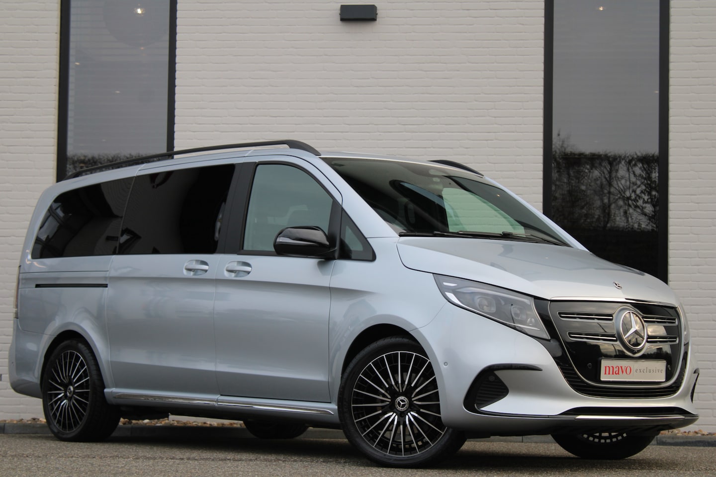 Mercedes-Benz EQV - 300 L2 / AMG / New Model / Luchtvering / 7-Persoons / Vol Opties / NIEUWSTAAT - AutoWereld.nl