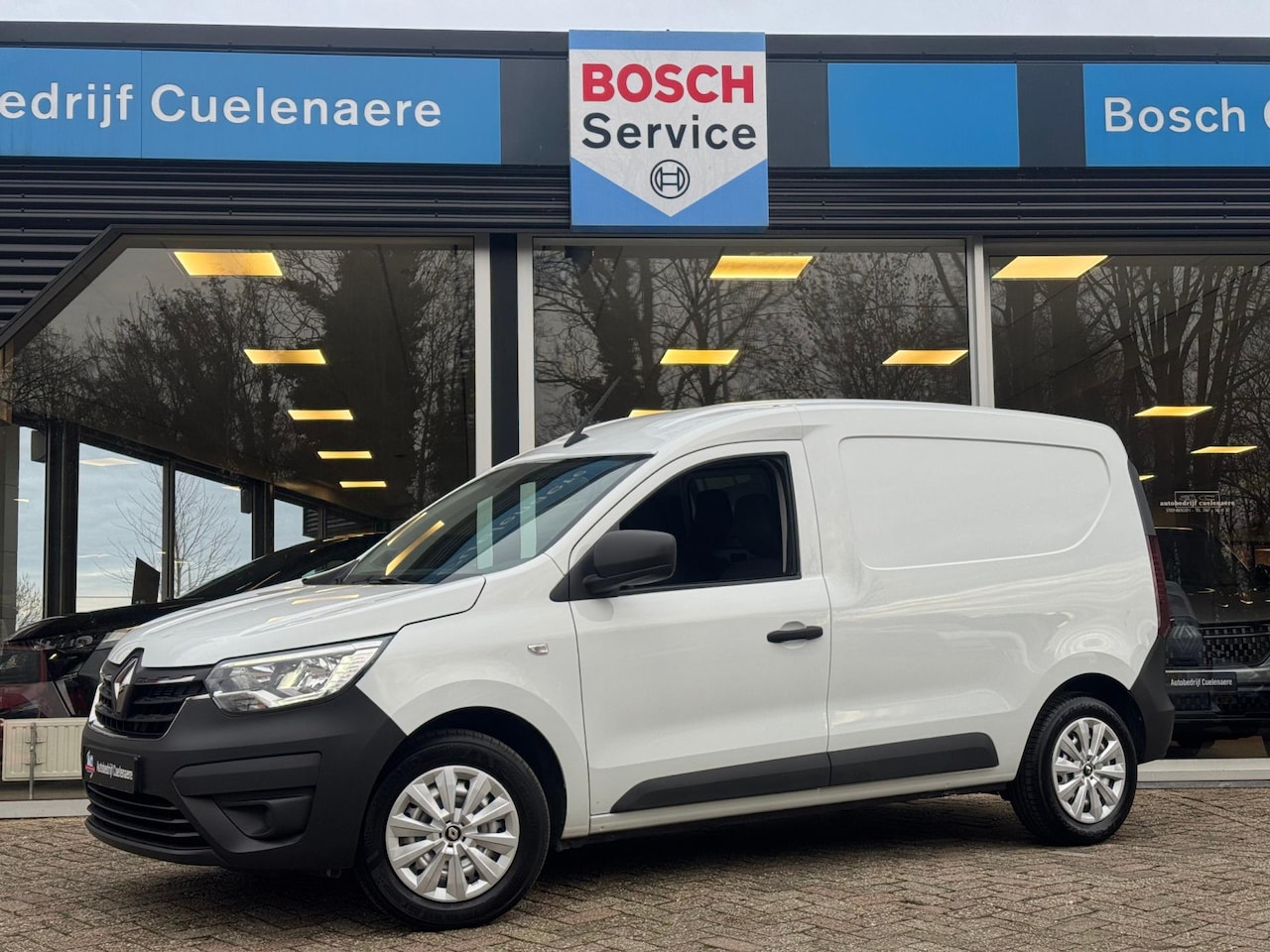 Renault Express - TCe 100 Extra CarPlay & Android auto / P-sensor / Airco / Houten laadruimte - AutoWereld.nl