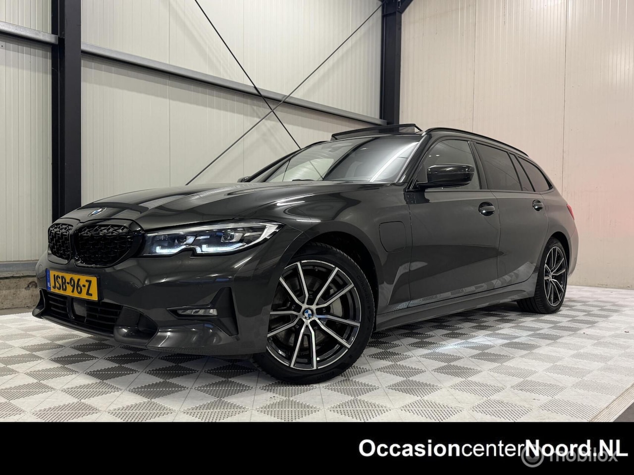 BMW 3-serie Touring - 330e High Executive 330e High Executive - AutoWereld.nl