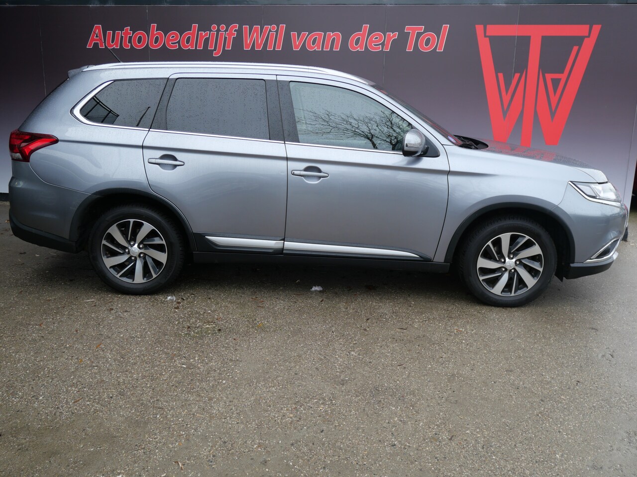 Mitsubishi Outlander - 2.0 EDITION | AUTOMAAT | CAMERA | NAVI | TREKHAAK | ALL-SEASON | ALL-IN!! - AutoWereld.nl