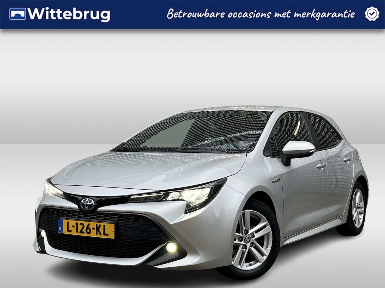 Toyota Corolla - 1.8 Hybrid Active / Navigatie / Camera / Stoelverwarming / Climate controle / P4 - AutoWereld.nl