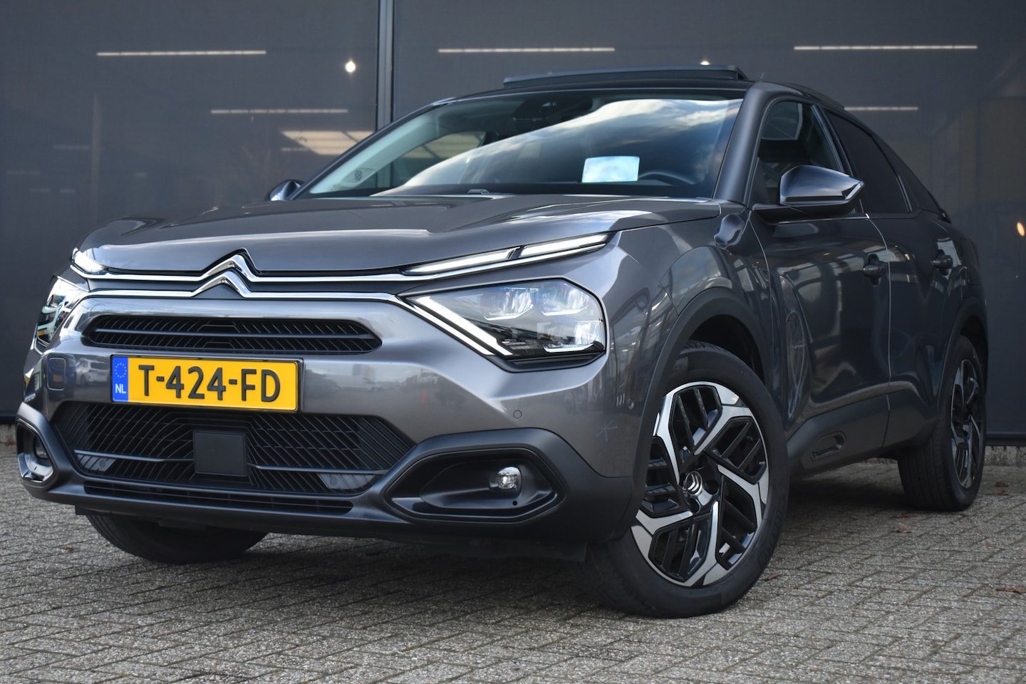 Citroën C4 - 1.2 Puretech Shine Pack Business 130pk Automaat | Schuif-/Kanteldak | Massage | Leder | He - AutoWereld.nl