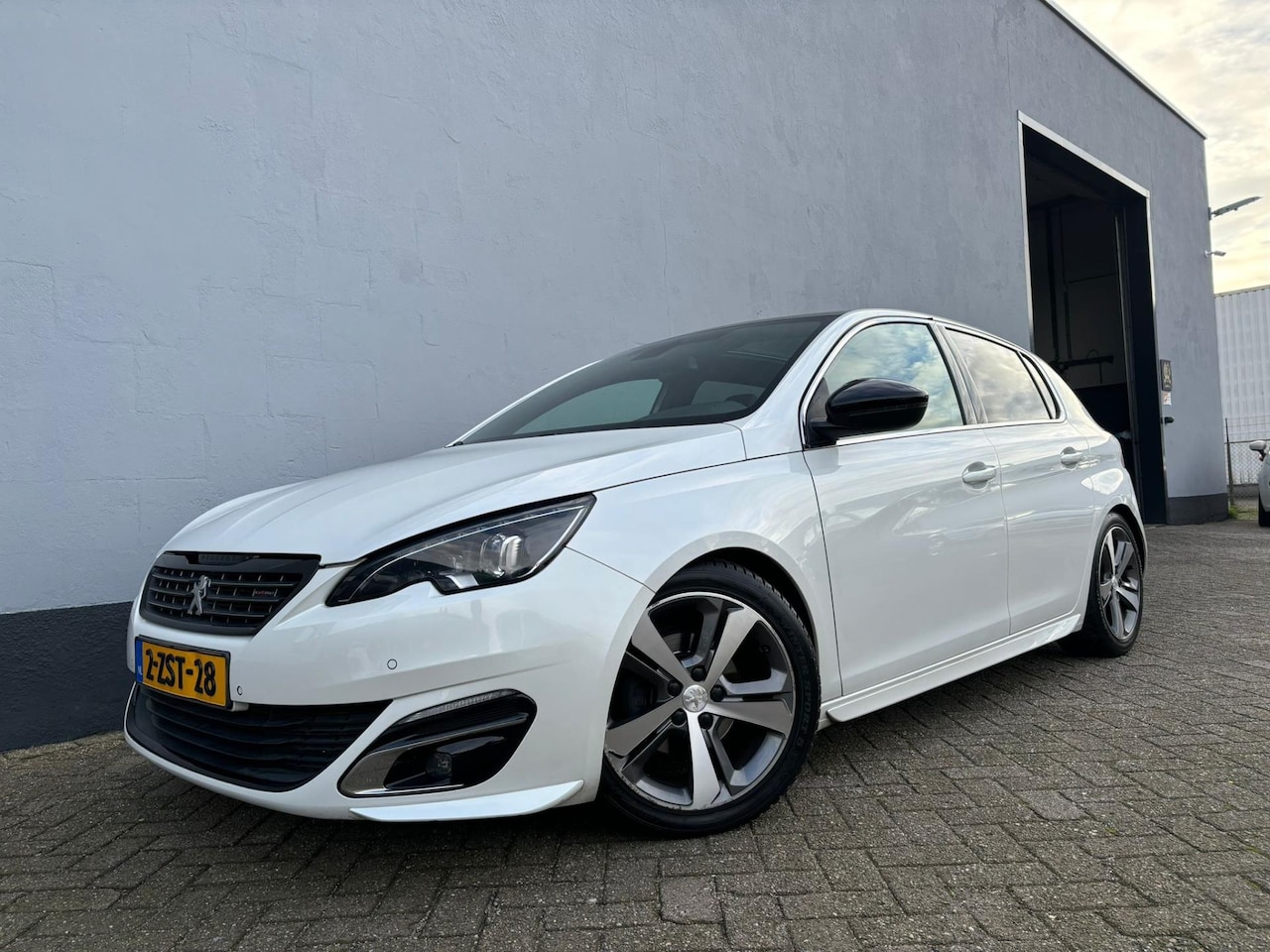 Peugeot 308 - 1.2 PureTech GT-line - Panorama Dak - Alcantara - AutoWereld.nl