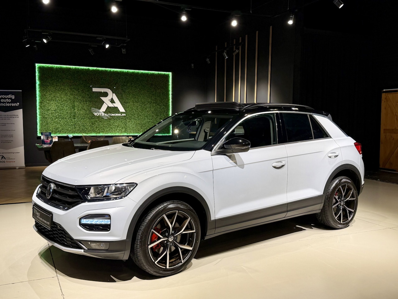 Volkswagen T-Roc - 1.0 TSI Style Panodak|Navi|ACC|Camera Wit! - AutoWereld.nl