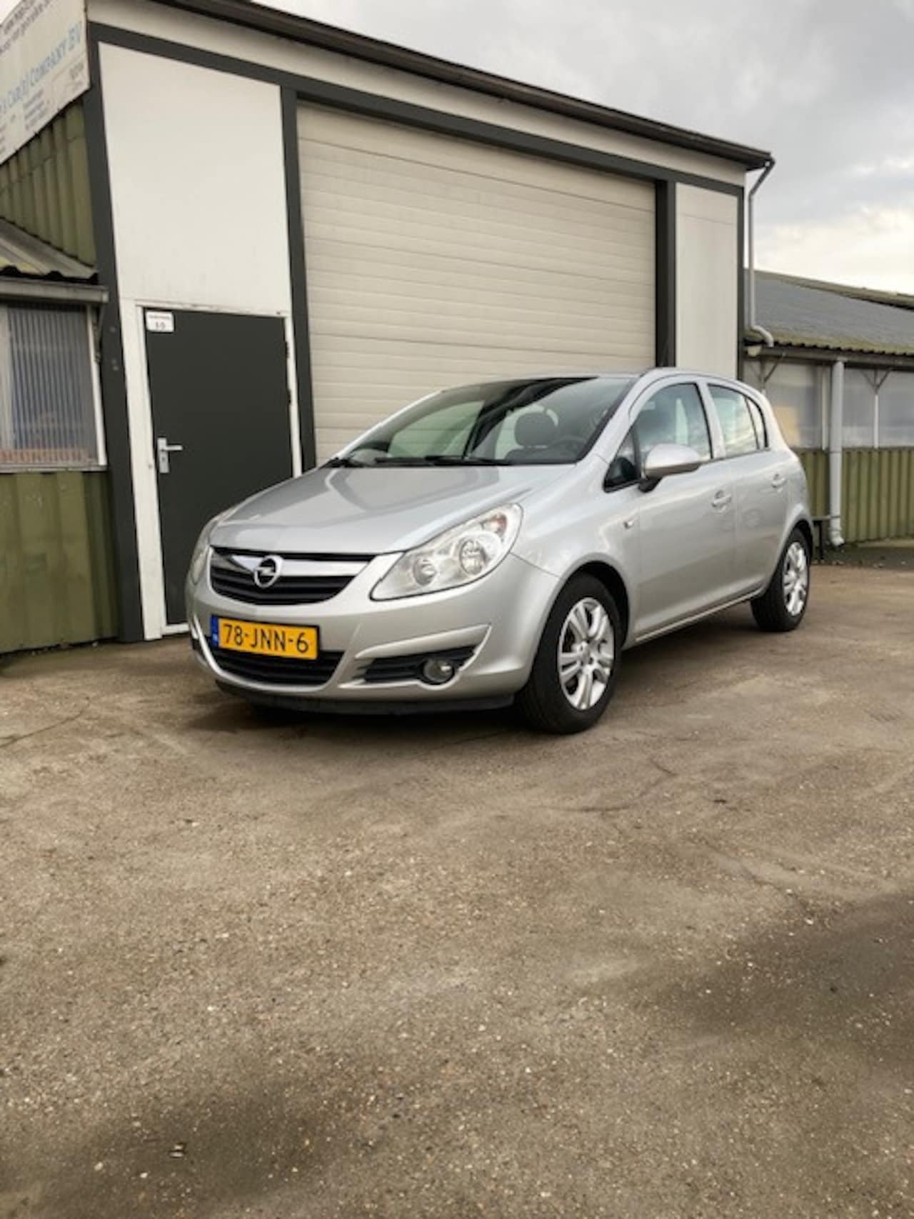 Opel Corsa - 1.2-16V Enjoy AUTOMAAT !! - AutoWereld.nl