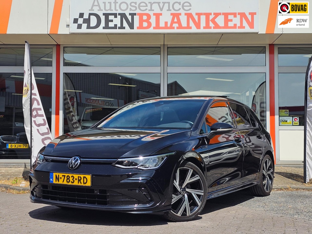Volkswagen Golf - 1.5 eTSI R-Line BJ.2021 / Panodak / Navi / Full Led / Virt.Dashb. / 18"Lmv / Trekhaak !! - AutoWereld.nl