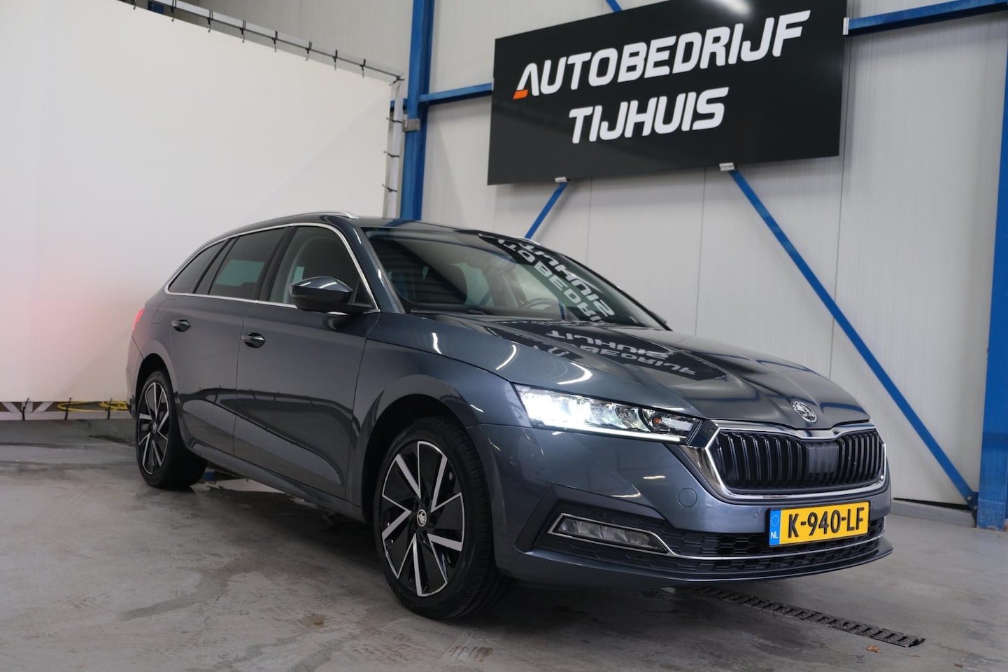 Skoda Octavia Combi - 1.4 TSI iV PHEV Business Edition - N.A.P. Airco, Cruise, Navi, PDC, Trekhaak. - AutoWereld.nl