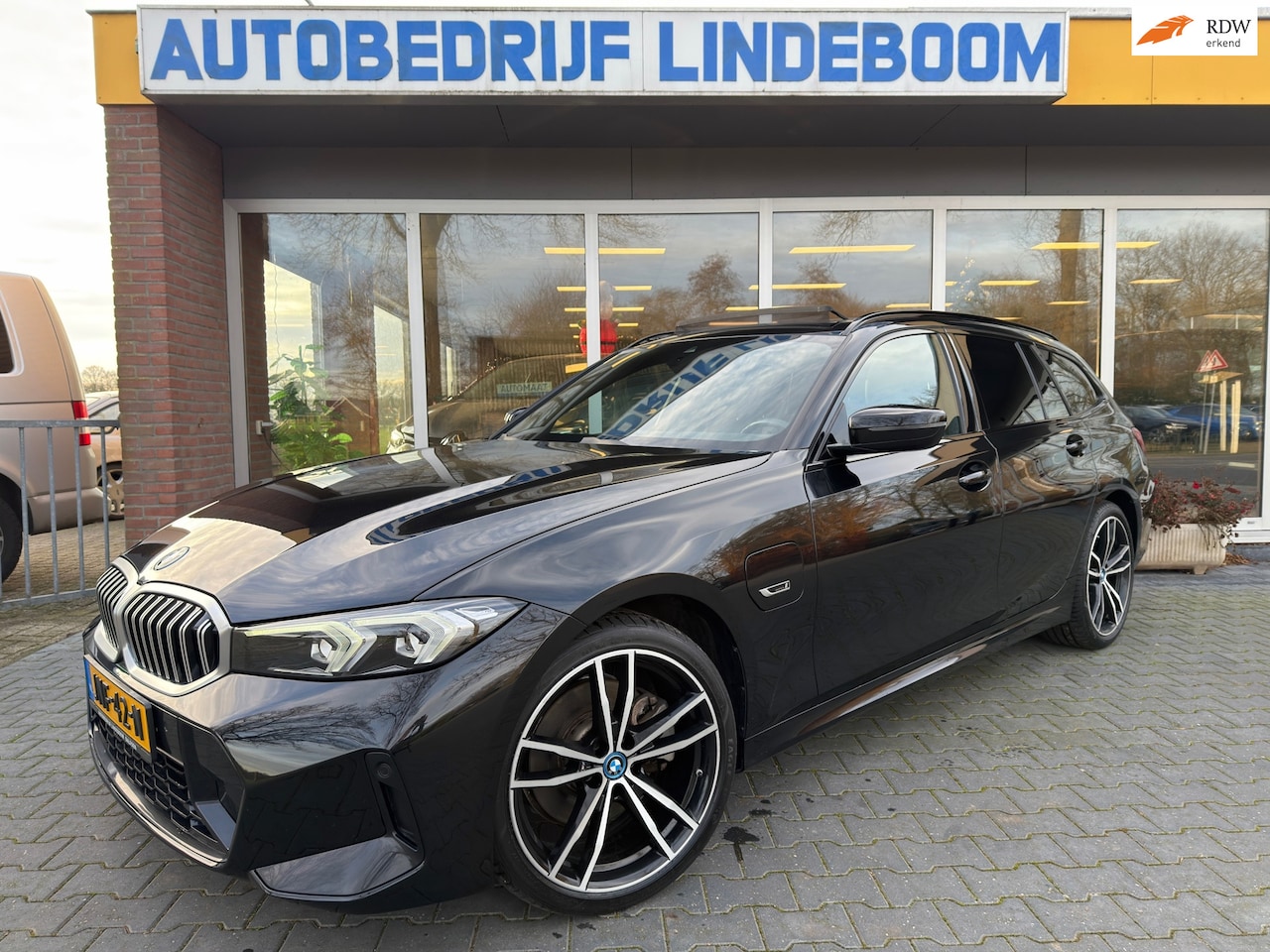 BMW 3-serie Touring - LCI Panoramadak M-Sport Widescreen HUD Memory Seat - AutoWereld.nl