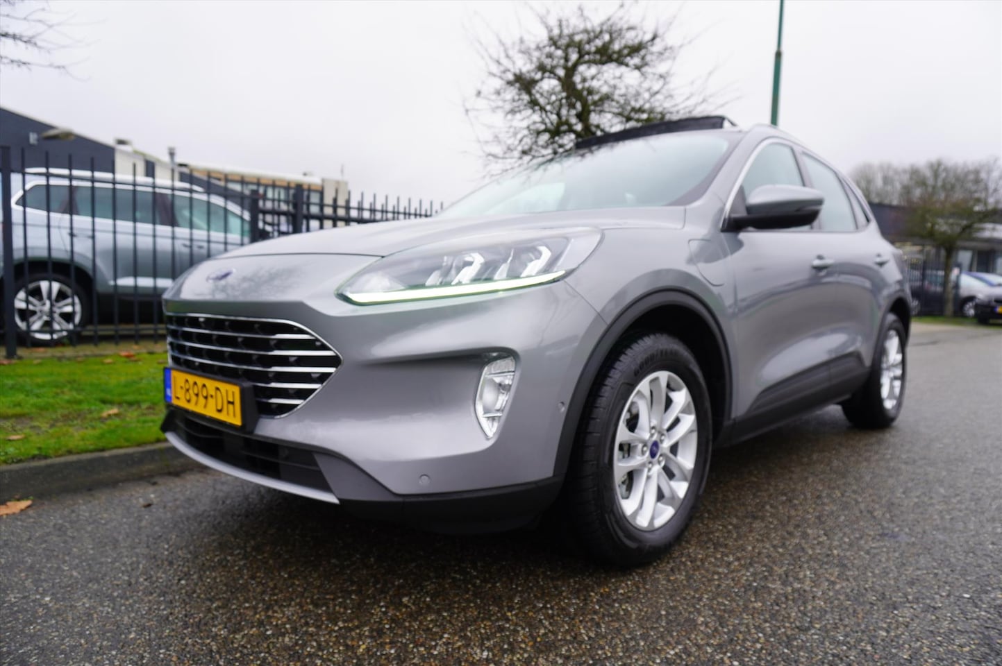 Ford Kuga - 2.5 PHEV e-CVT 225pk Titanium Driver Pack Pano-dak 31.984 KM NL-Auto - AutoWereld.nl