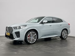 BMW iX2 - xDrive30 65kWh | M Sportpakket Pro | M Adaptief onderstel | Comfort Access | Trekhaak met