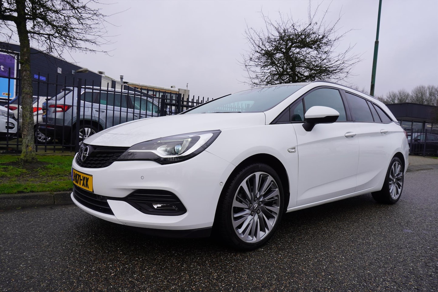 Opel Astra Sports Tourer - 1.2 Turbo 130pk Start/Stop Elegance Sportst Leder Bose Nav Xenon Thaak - AutoWereld.nl