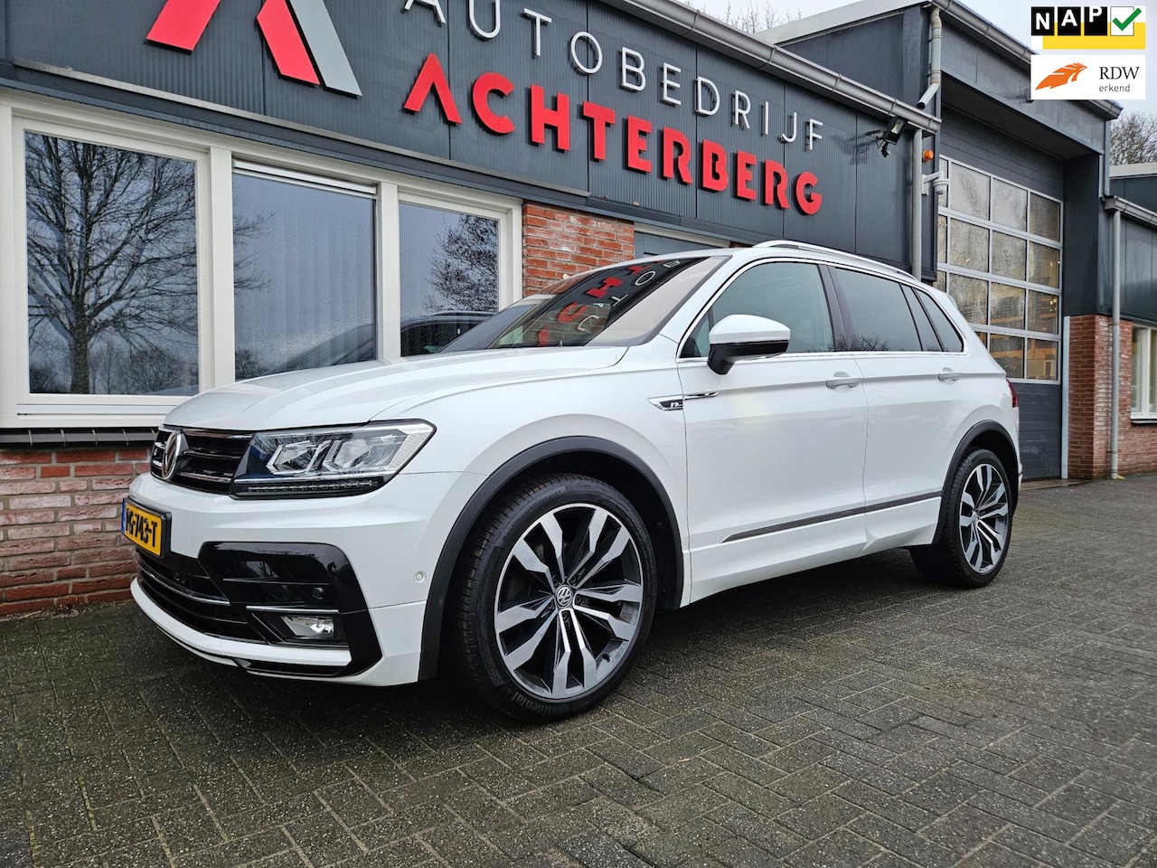 Volkswagen Tiguan - 1.4 TSI Comfortline Business R-Design! Panorama/Schuifdak! Mooie Auto! Camera! Carplay! - AutoWereld.nl