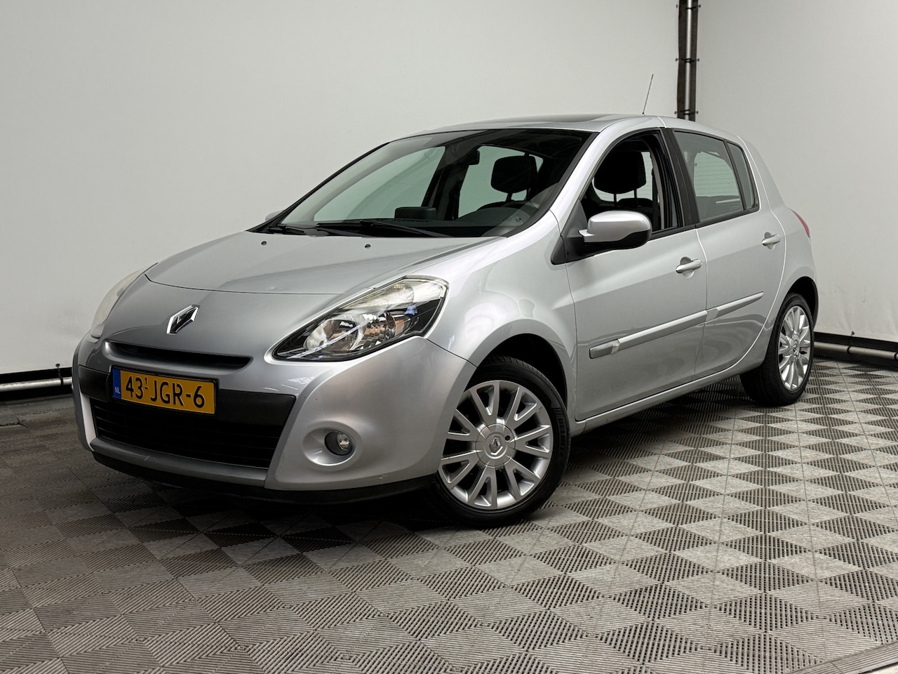 Renault Clio - 1.6 Dynamique 5-drs Automaat Pano Navi - AutoWereld.nl