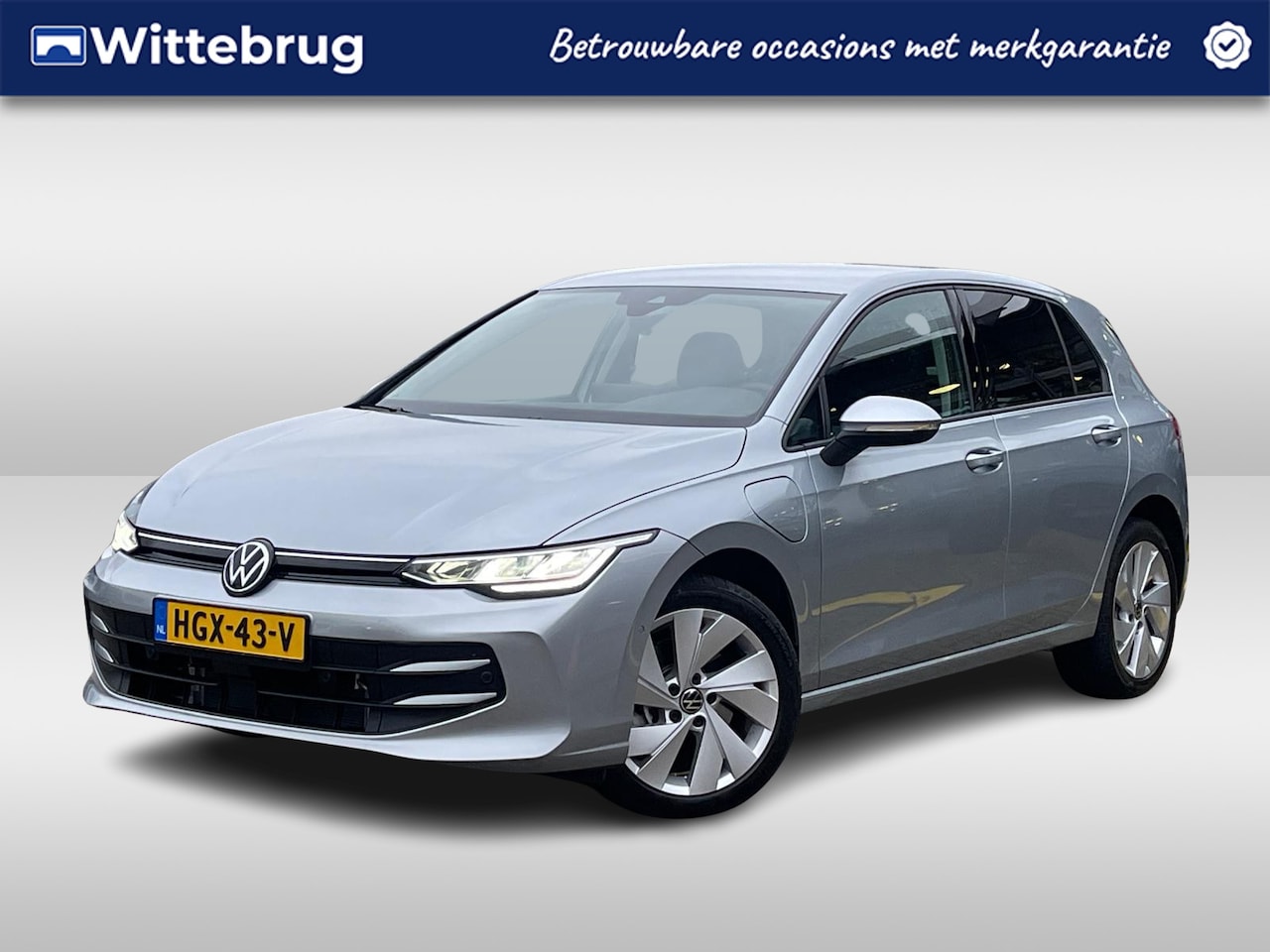 Volkswagen Golf - 1.5 eHybrid 204PK DSG Life Edition / Achteruitrijcamera / Getint Glas / 17'' LMV / VW - AutoWereld.nl