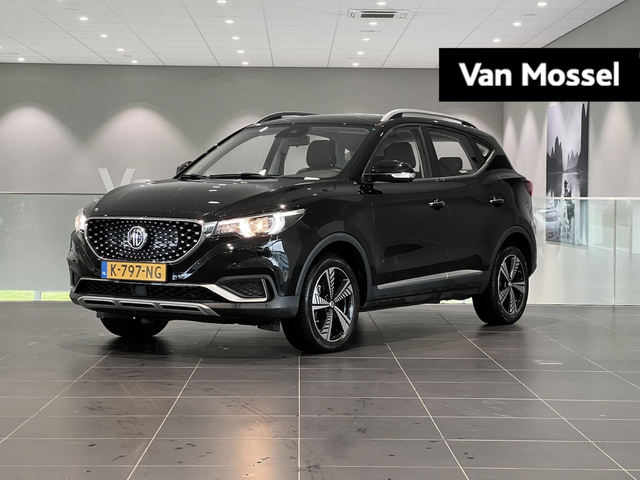 MG ZS - Luxury 45 kWh | 1e-Eigenaar | Leder | Navi | Panoramadak | Apple CarPlay | Camera | Adapti - AutoWereld.nl