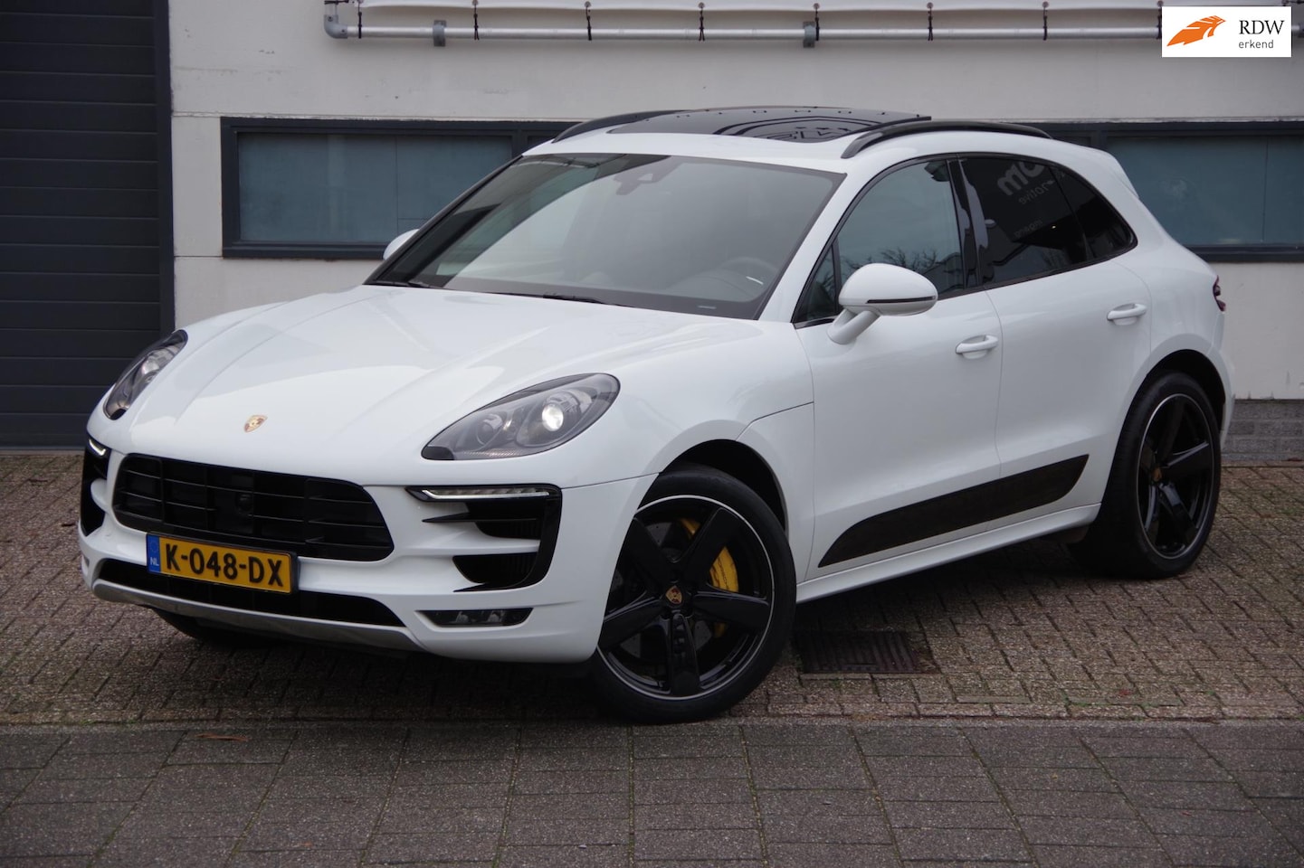 Porsche Macan - 3.6 Turbo /Nieuwstaat/ Keramisch/ Sport Chrono/ luchtvering/Leder/ - AutoWereld.nl