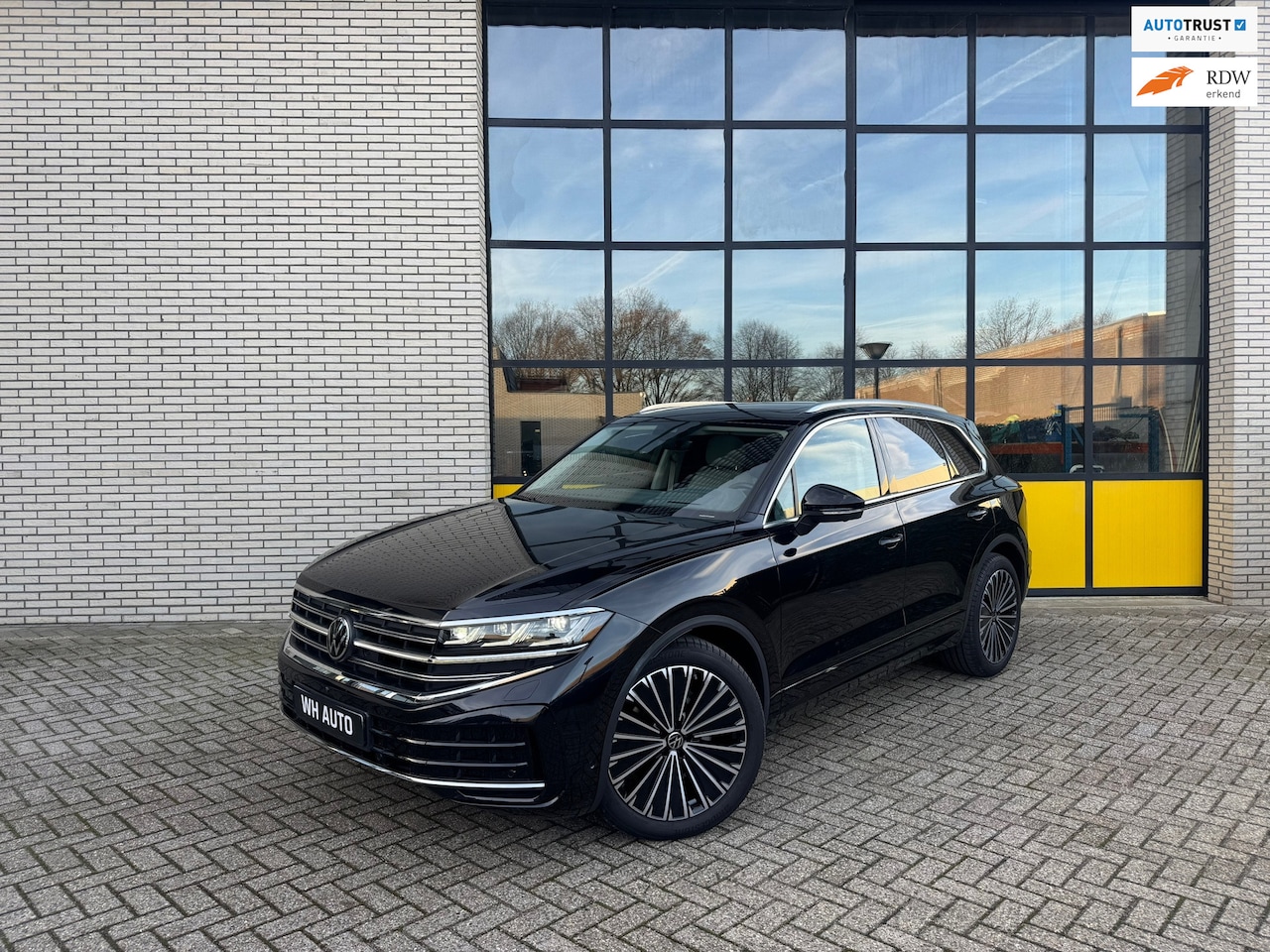 Volkswagen Touareg - 3.0 V6 Luchtvering, Nightvision, automatische trekhaak - AutoWereld.nl