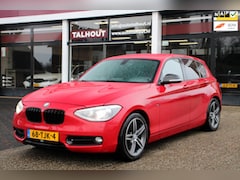 BMW 1-serie - 118i SPORT - XENON | TREKHAAK | BLUETOOTH | NAVIGATIE | SPORTSTOELEN
