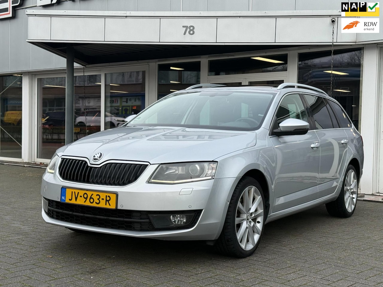 Skoda Octavia Combi - 1.6 TDI Greentech Style Business - Panoramadak - AutoWereld.nl