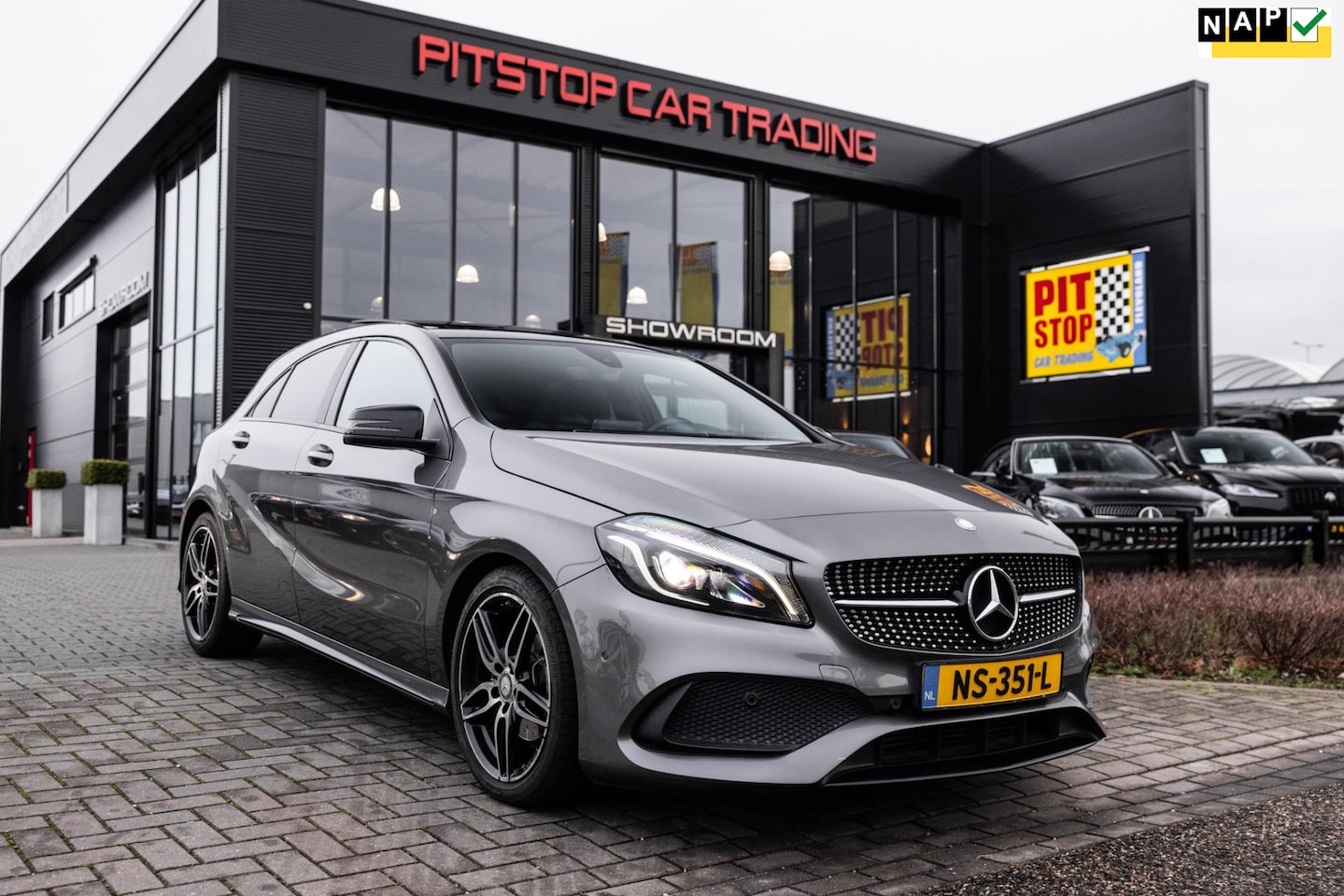 Mercedes-Benz A-klasse - 180 AMG, 122 PK, NL auto, Pano, Cruise, Nette auto! - AutoWereld.nl