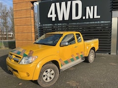 Toyota HiLux - 2.5 D-4D EXTRA CAB 4X4 AIRCO / HOGE LAGE GEARING / EXPORT PRICE € 9.495 EXCL VAT gearbox e