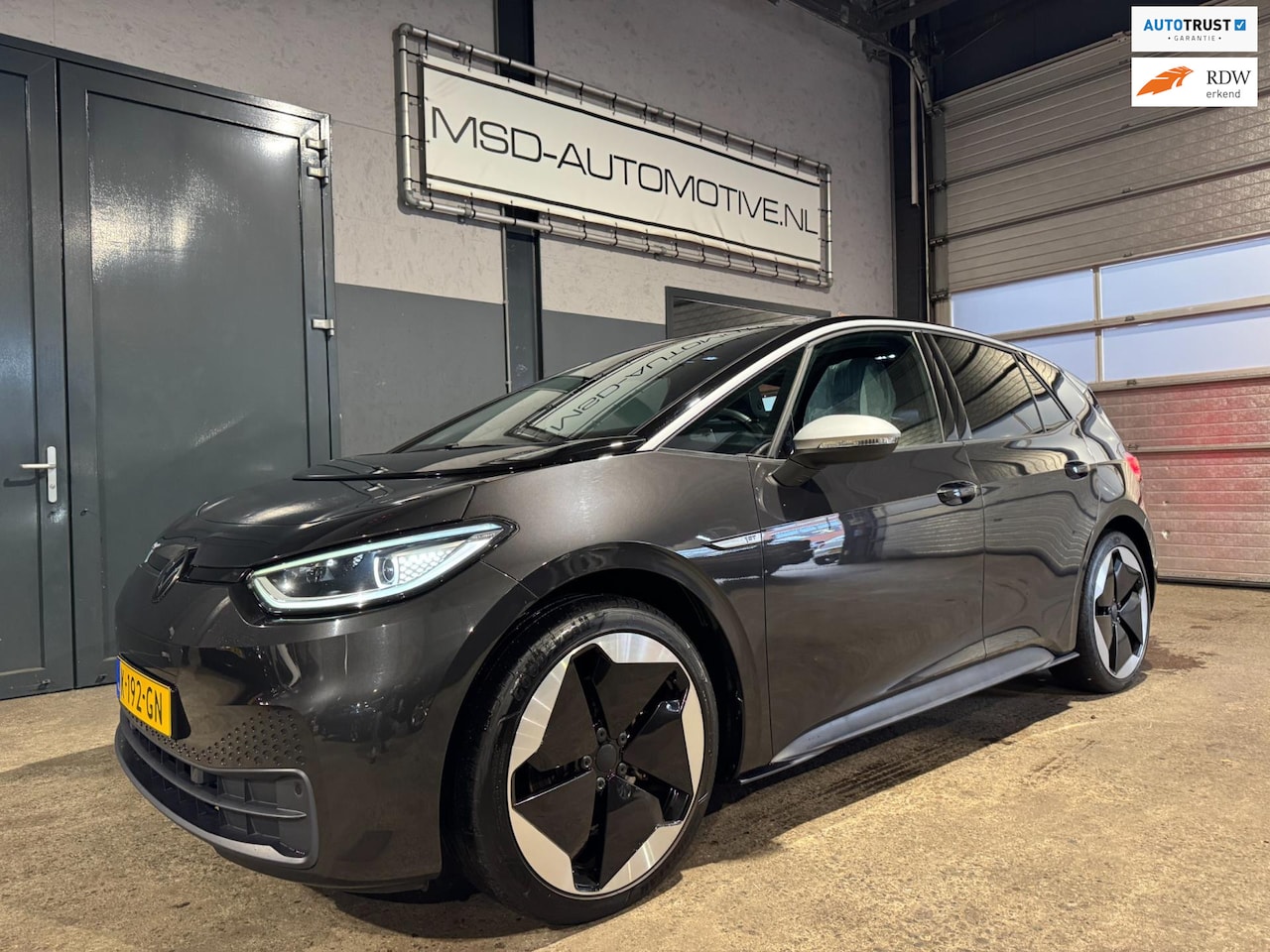 Volkswagen ID.3 - First Max 58 kWh|BTW|SOH 90%|Trekhaak|Panodak|NAP !!! - AutoWereld.nl