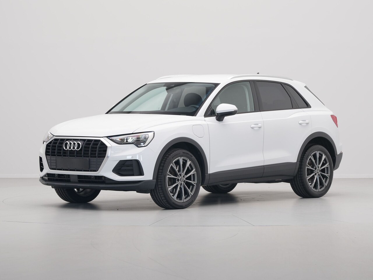 Audi Q3 - 45 TFSI e 245 pk PHEV S-Tronic edition Navigatie / Camera / Stoelverwarming - AutoWereld.nl