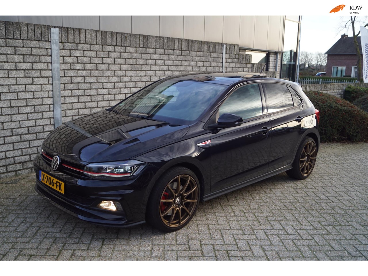 Volkswagen Polo - 2.0 TSI GTI 5 Deurs Autom Panodak Digitale Cockpit Sportst Stoelverw Navi Clima Apple Carp - AutoWereld.nl