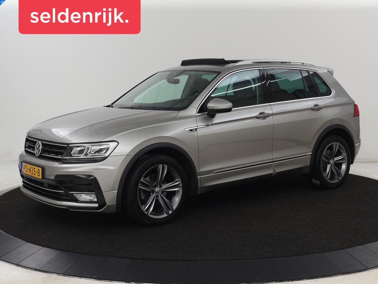 Volkswagen Tiguan - 1.4 TSI R Line | 1e eigenaar | Panoramadak | Trekhaak | Stoelverwarming | Keyless | 19'' | - AutoWereld.nl