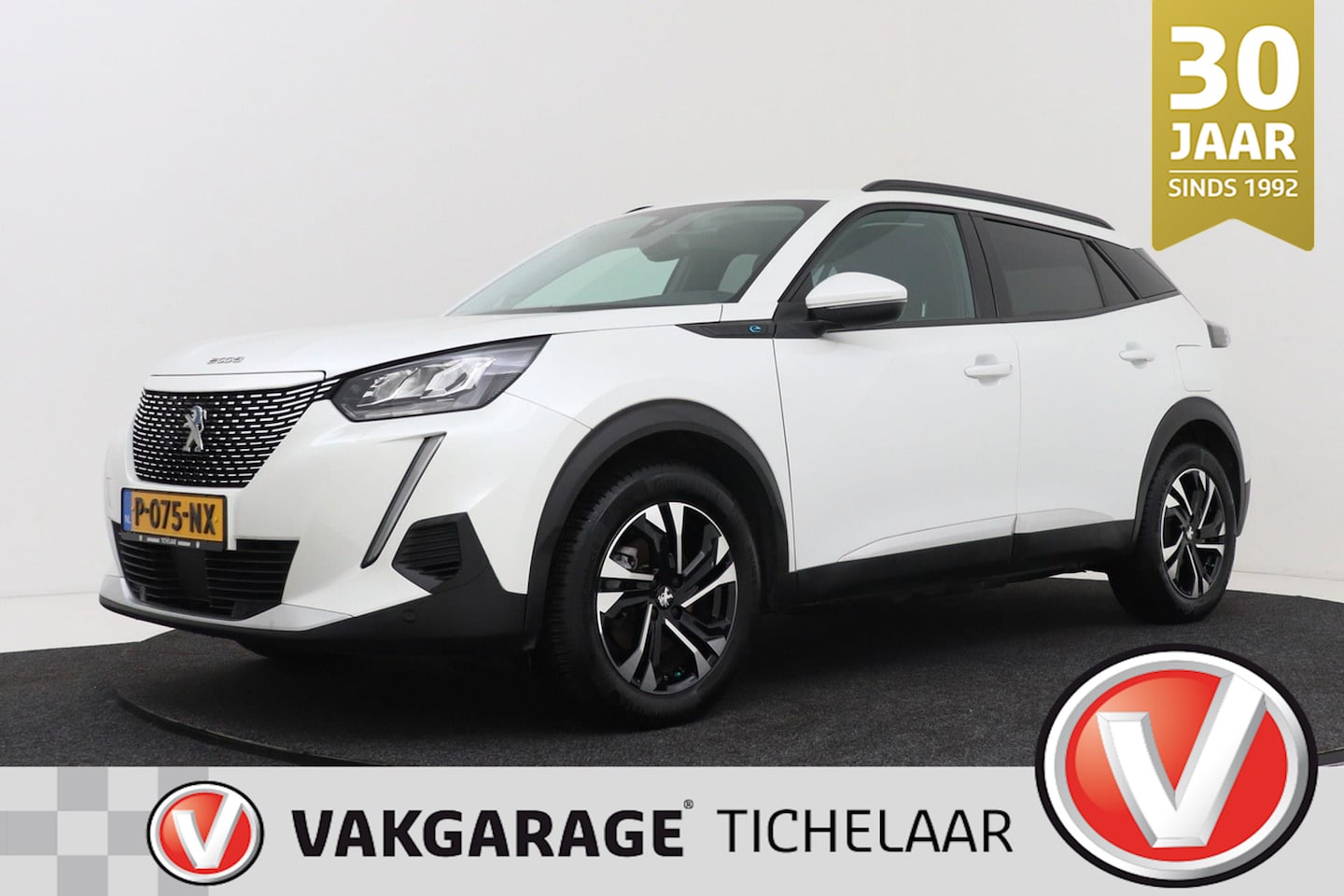 Peugeot e-2008 - EV Allure 50 kWh | Breed Navi | Digital 3D Cockpit | Cruise Control | CarPlay | DAB | LED - AutoWereld.nl