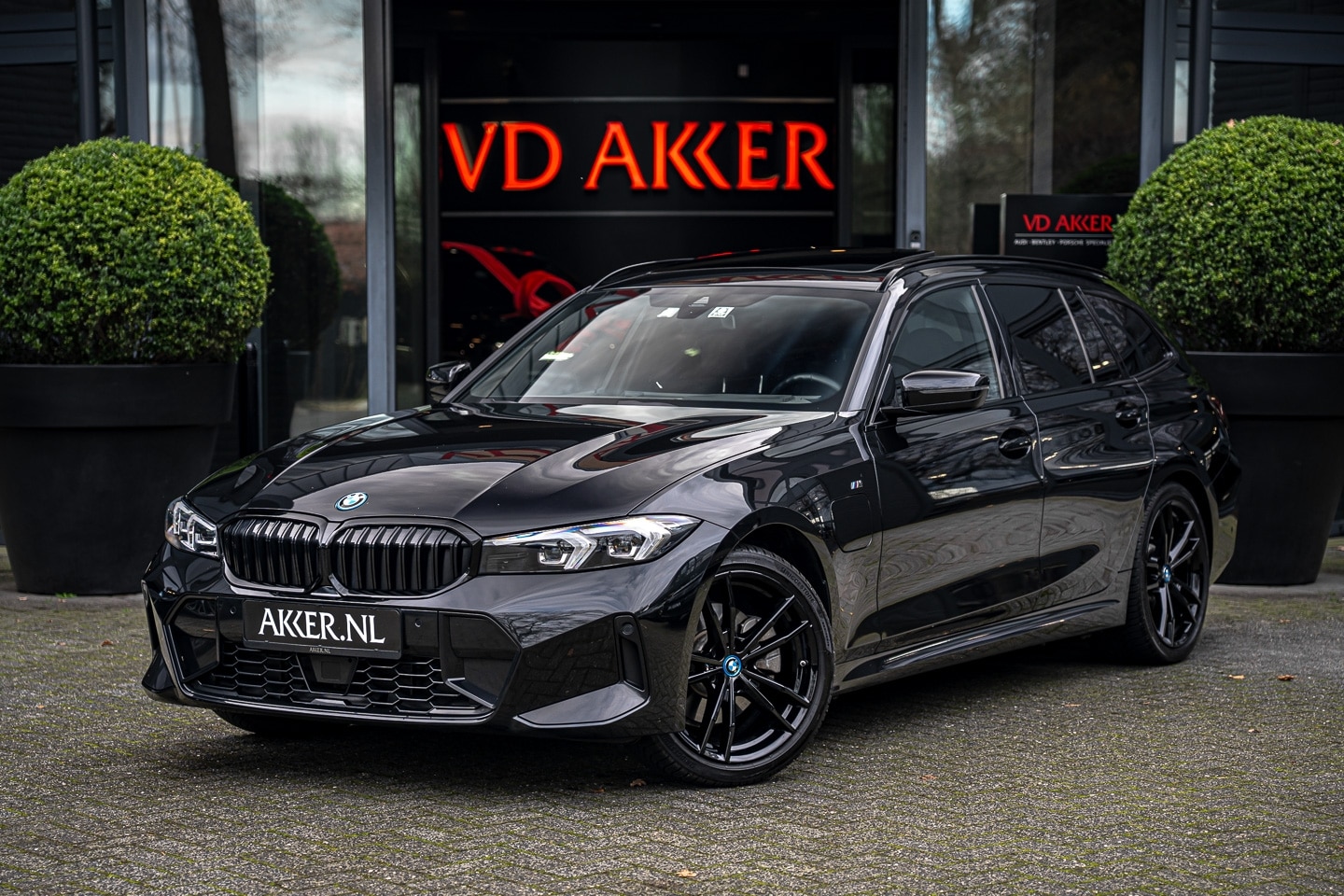 BMW 3-serie Touring - 320e M-Sport | Panoramadak | Head-up | Shadow Line | BTW - AutoWereld.nl