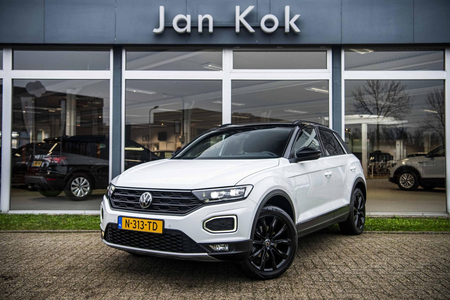Volkswagen T-Roc - 1.5 TSi 150 pk Sport + | Black Style | Full LED | Navigatie - AutoWereld.nl