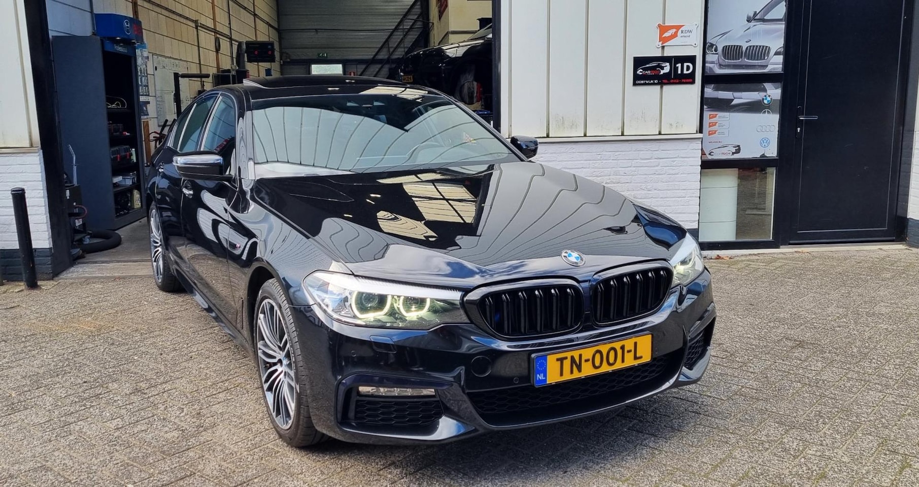 BMW 5-serie - 530i High Executive/ M-Pakket/ Schuifdak/ Black Edition - AutoWereld.nl
