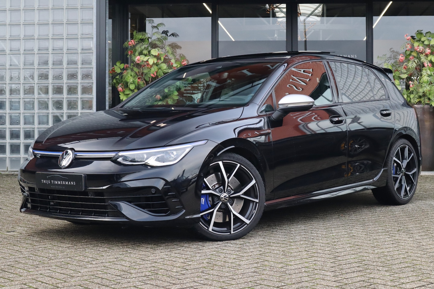 Volkswagen Golf - R 4Motion | Akrapovic, Performance-pakket, Panoramadak, Harman/Kardon, Zitklima, Stuurverw - AutoWereld.nl