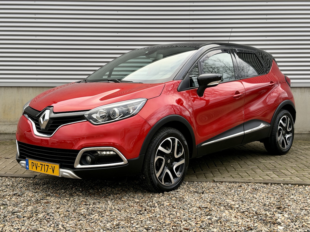 Renault Captur - 120pk TCe Dynamique Automaat [ Fm navi,camera,leer,ecc,17``lmv,trekhaak ] - AutoWereld.nl