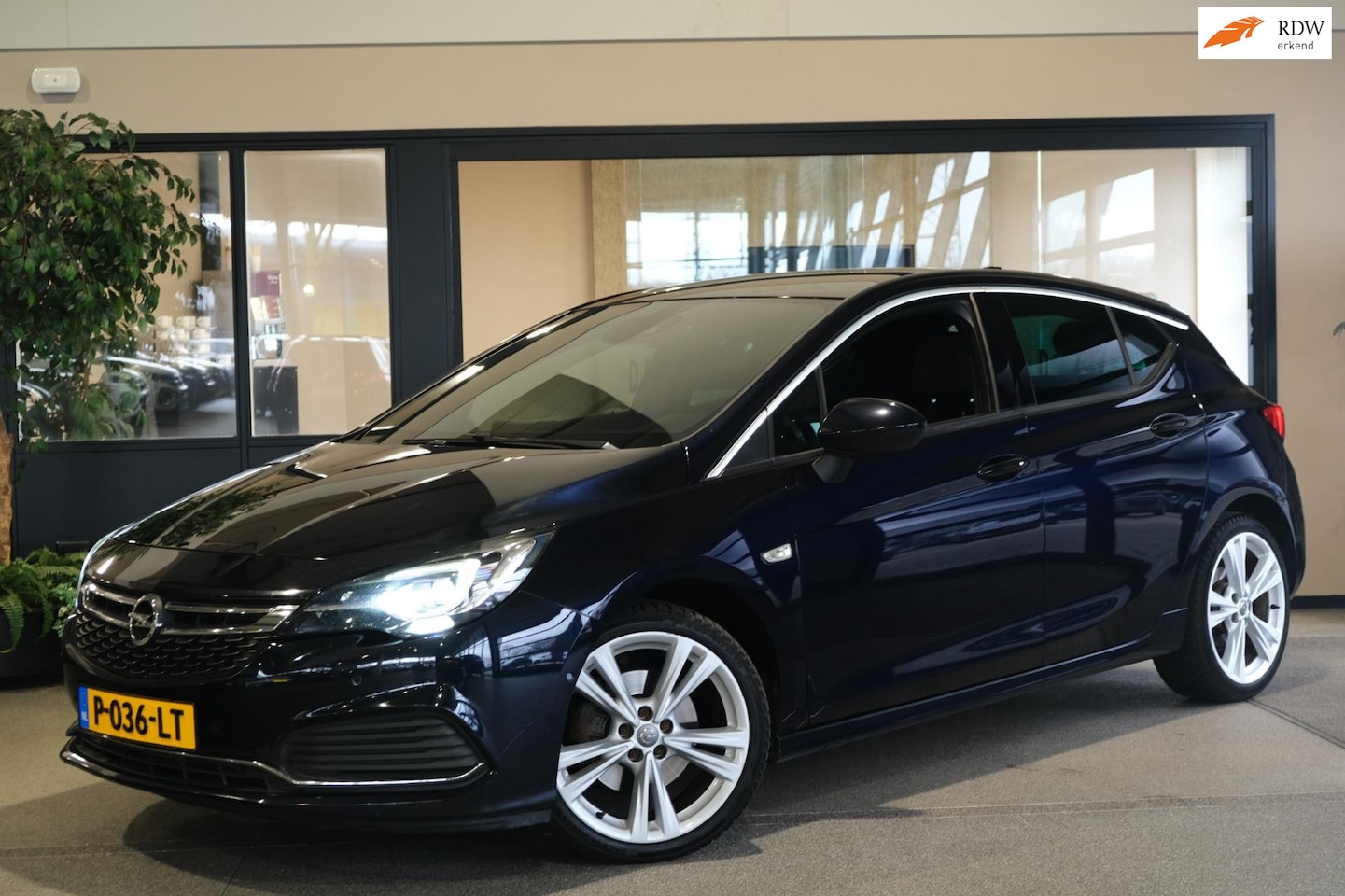 Opel Astra - 1.6 Innovation Automaat 200Pk Navi Cruise Leder PDC CAM - AutoWereld.nl