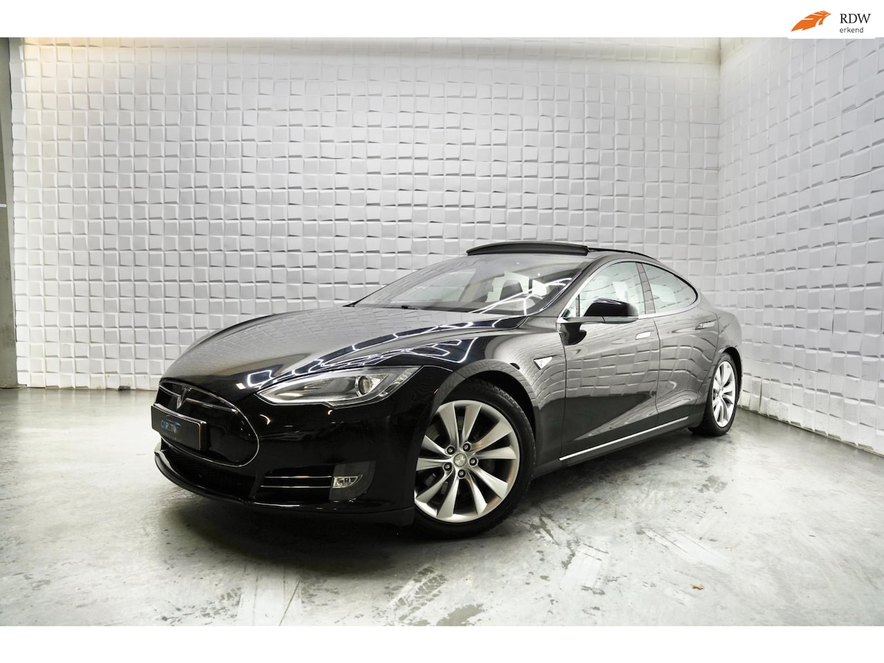 Tesla Model S - 85 Performance + Pano LEER CAM FREE CHARGE - AutoWereld.nl