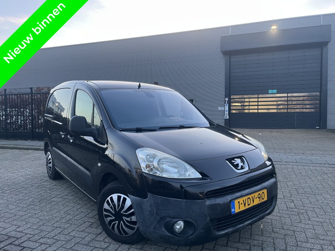 Peugeot Partner - 190C 1.6 HDI Airco 3 personen - AutoWereld.nl