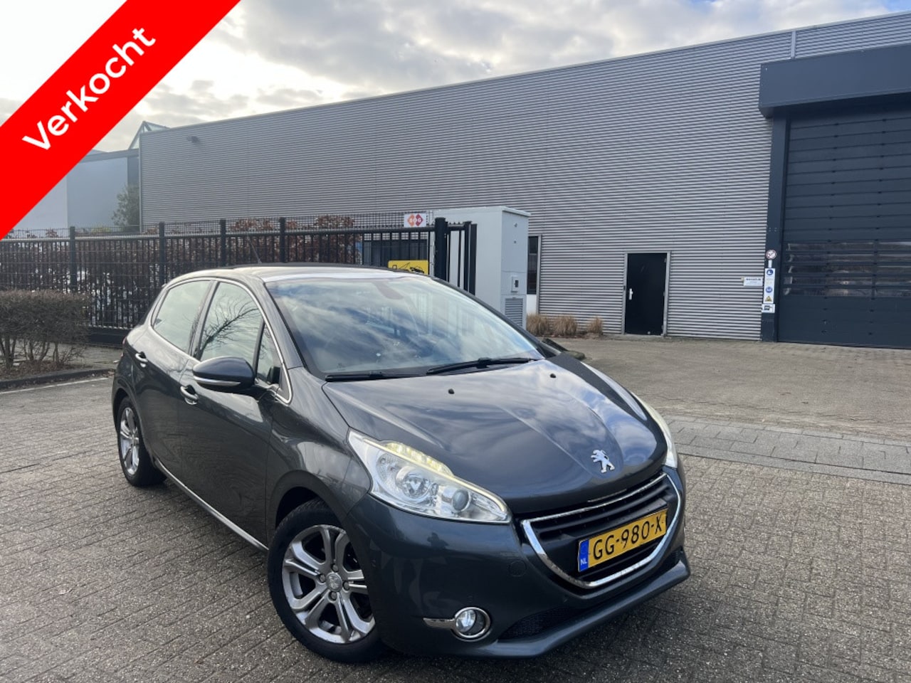Peugeot 208 - 1.6 BlueHDi Navigatie|Clima|Panoramadak - AutoWereld.nl