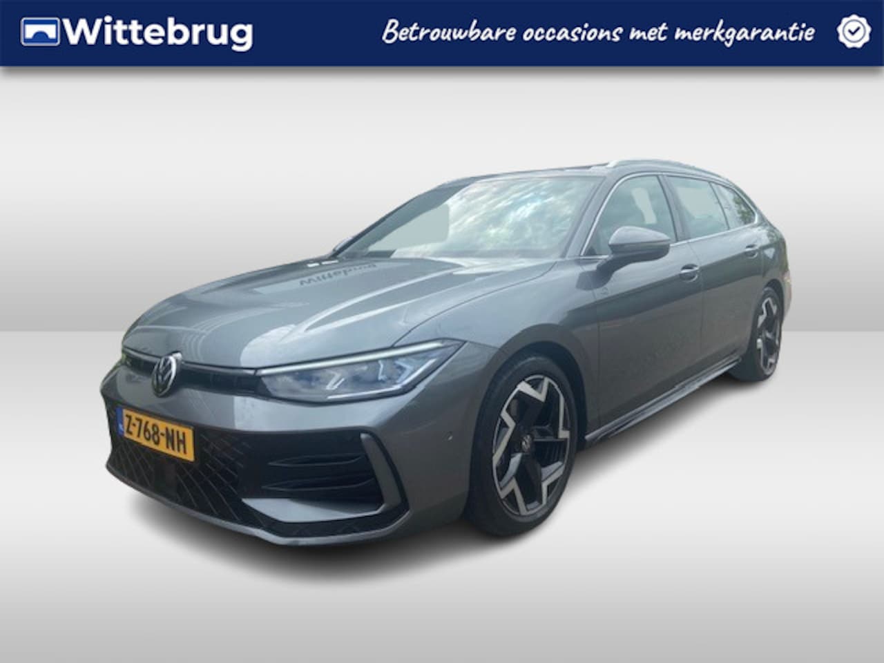 Volkswagen Passat Variant - 1.5 eTSI R-Line Business / DSG/ Metallic/ Led/ Panoramadak/ Zwenkhaak/ Digitale Cockpit/ R - AutoWereld.nl