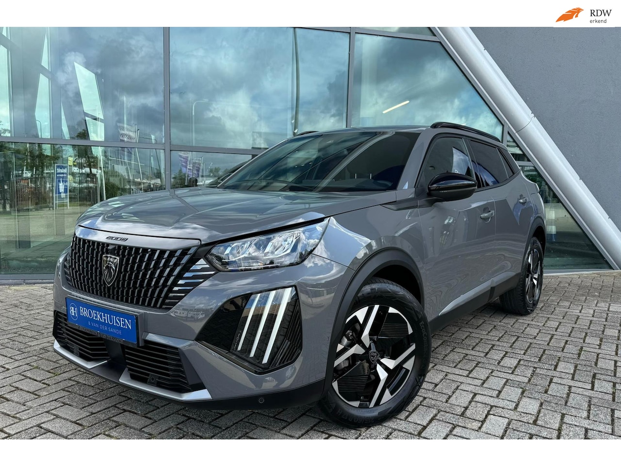 Peugeot 2008 - 1.2 Hybrid 136pk Allure Automaat / 360 Camera / Virtual Dashboard - AutoWereld.nl