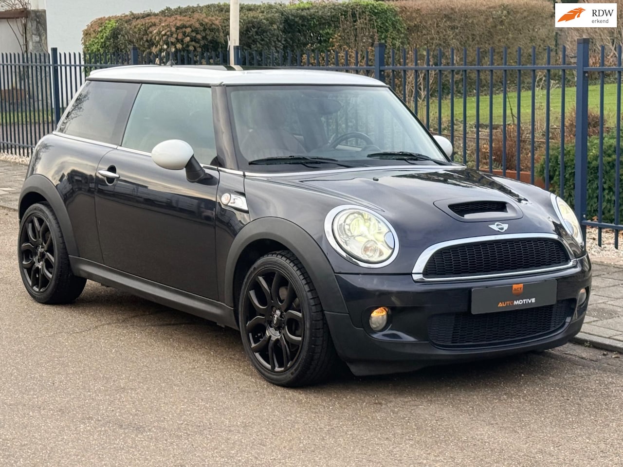 MINI Cooper S - Mini 1.6 PANORAMA / CRUISE - AutoWereld.nl