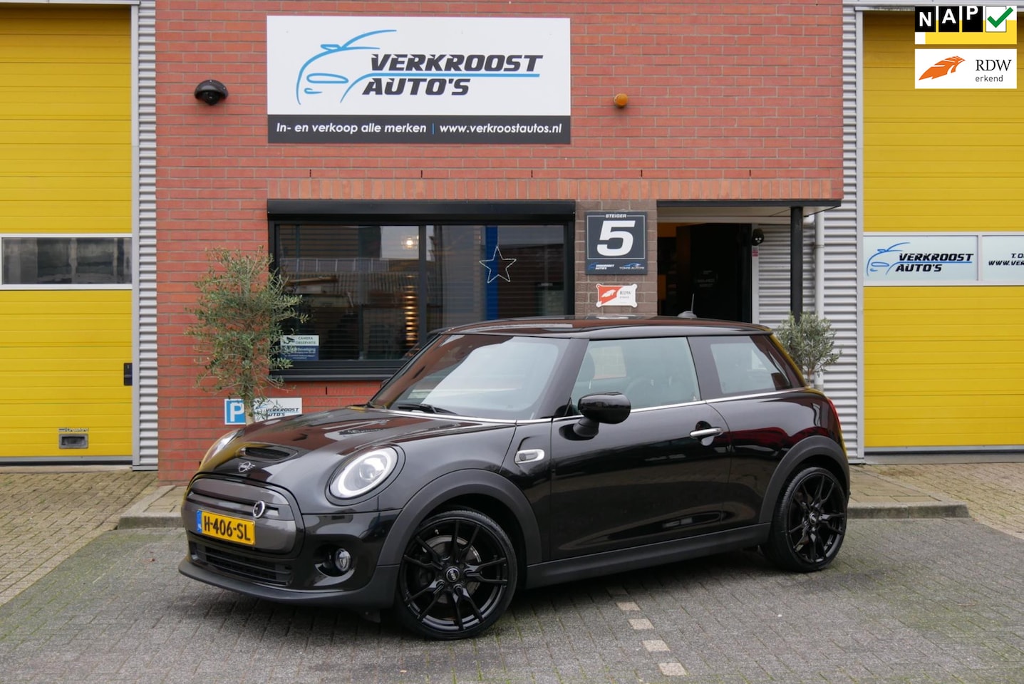 MINI Mini-Electric - Essential 33 kWh camera. stoelverwarming. half leder, nieuwstaat - AutoWereld.nl