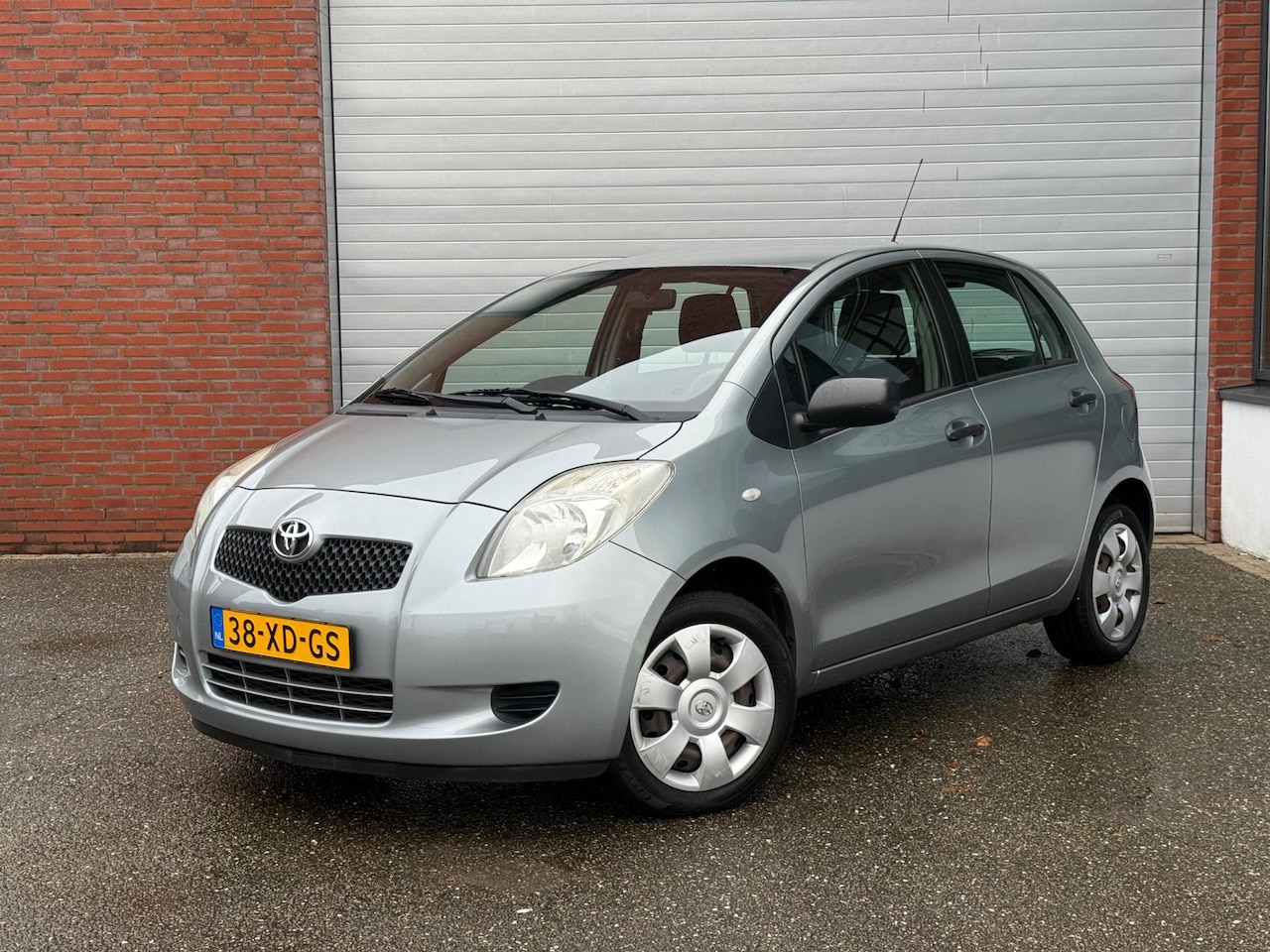 Toyota Yaris - 1.3 VVTi Terra| AIRCO| NAP| NEW APK - AutoWereld.nl