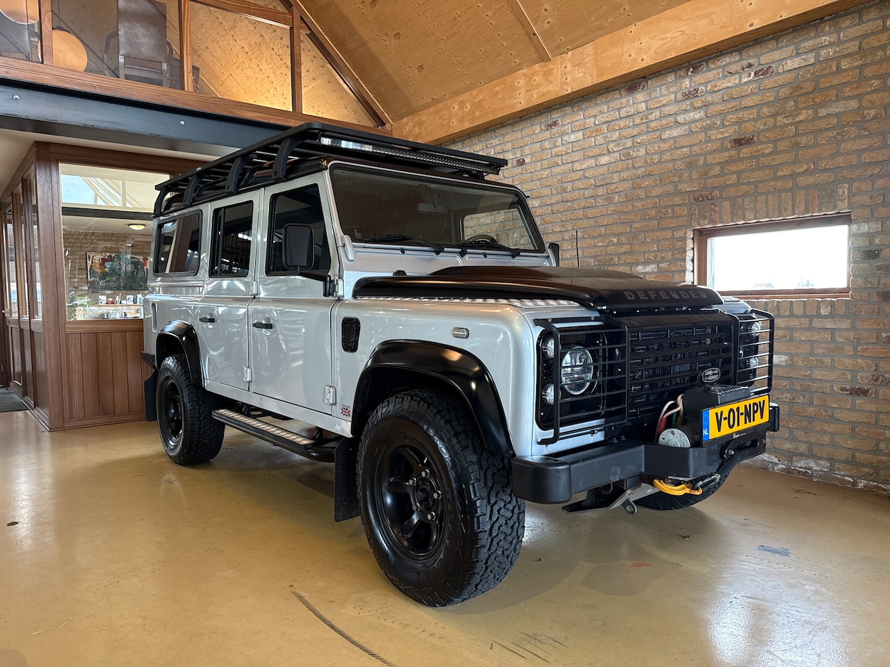 Land Rover Defender - 2.2 D HT 110" SE Lage km stand - AutoWereld.nl