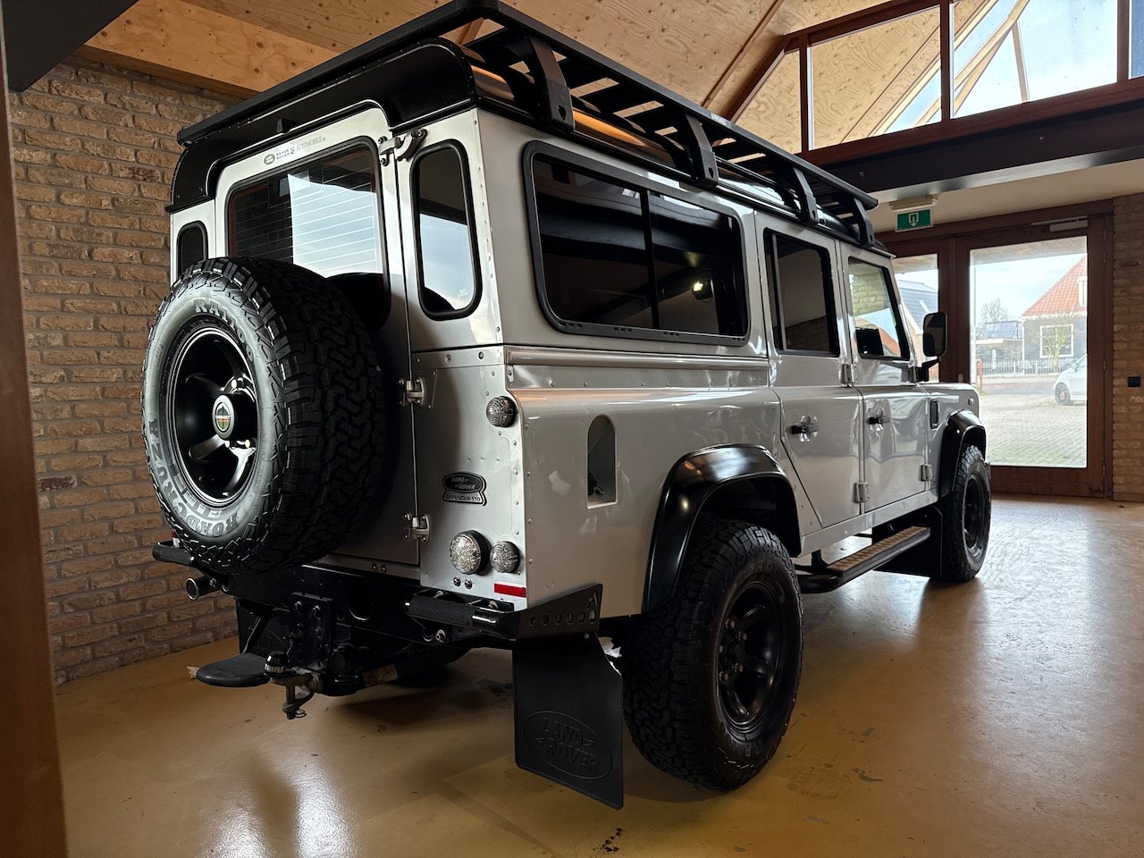 Land Rover Defender - 2.2 D HT 110" SE Lage km stand