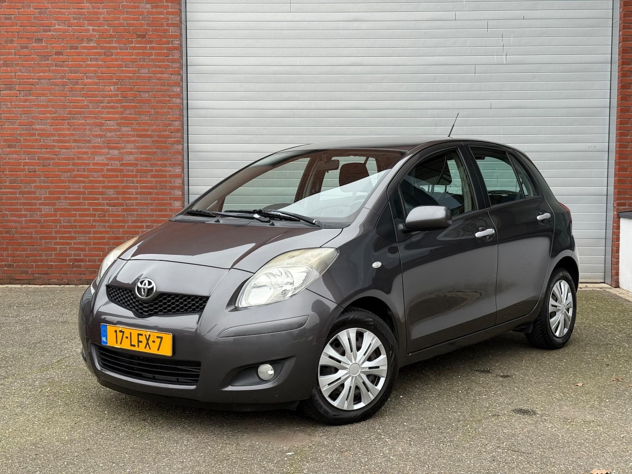 Toyota Yaris - 1.3 VVTi Aspiration| NAP| 6 BAK| AIRCO| NEW APK - AutoWereld.nl