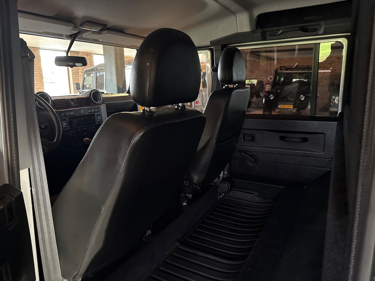 Land Rover Defender - 2.2 D HT 110" SE Lage km stand