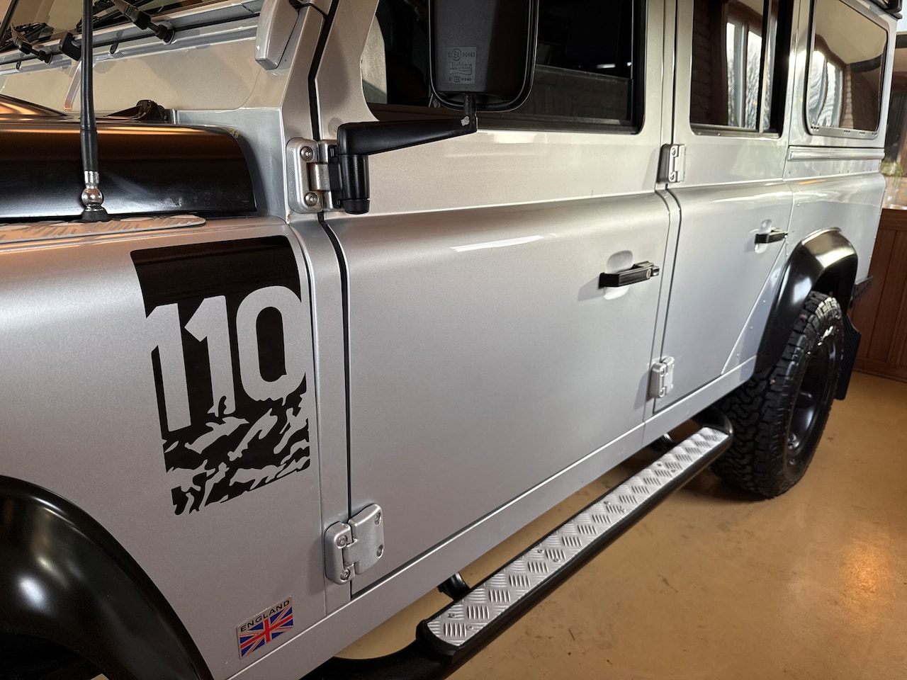 Land Rover Defender - 2.2 D HT 110" SE Lage km stand