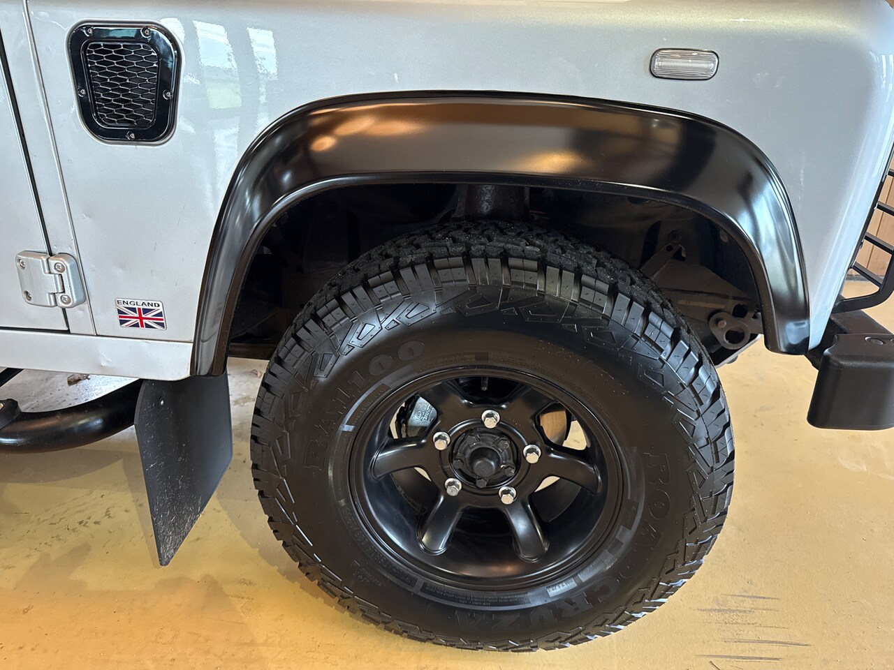 Land Rover Defender - 2.2 D HT 110" SE Lage km stand